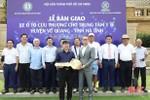 Hội Golf TP Hồ Chí Minh tặng xe cứu thương cho Trung tâm Y tế Vũ Quang