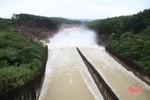 Nhiều hồ chứa lớn ở Hà Tĩnh đồng loạt xả tràn, điều tiết nước