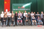 Trao tặng 520 xe lăn cho người khuyết tật Hà Tĩnh