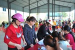 Tiểu thương phấn khởi bốc thăm vị trí kinh doanh tại chợ Hương Khê