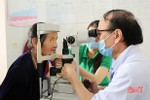 Khám bệnh, cấp thuốc miễn phí cho gần 600 người dân Cẩm Xuyên