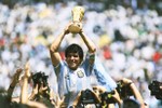 10 bàn thắng đẹp nhất sự nghiệp của “Cậu bé vàng” Maradona