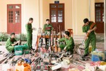 Công an huyện Hương Sơn thu hồi hàng trăm loại vũ khí, vật liệu nổ