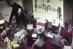 Ba phút tên cướp tấn công ngân hàng ở Đồng Nai
