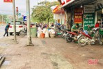 Vỉa hè nhếch nhác ở thị trấn Cẩm Xuyên