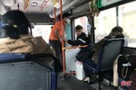 Vẫn còn một bộ phận người dân Hà Tĩnh không mang khẩu trang khi đi xe buýt