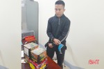Bắt đối tượng vận chuyển 5,6 kg pháo lậu đi bán tại Cẩm Xuyên