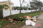 Hà Tĩnh: Trường học “lĩnh đủ” vì nạn vứt trộm rác