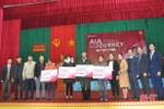 AIA chi trả hơn 1,1 tỷ đồng quyền lợi bảo hiểm cho 4 khách hàng ở Hương Sơn