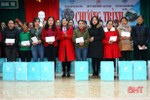 Trao quà hỗ trợ phụ nữ khó khăn khu vực biên giới Hà Tĩnh