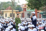 1.300 học sinh Lộc Hà ký cam kết không sử dụng pháo và vật liệu nổ