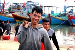 Ngư dân làng biển phía Nam Hà Tĩnh trúng đậm mùa cá cơm