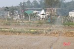 Trình diễn phun thuốc trừ cỏ lúa bằng máy bay không người lái tại Thạch Hà