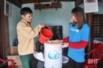 Nước sinh hoạt của người dân vùng lũ Hà Tĩnh sạch thêm nhờ quỹ UNICEF