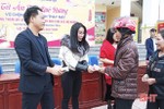 Các nhà hảo tâm trao quà Tết trị giá gần 650 triệu đồng tại Hà Tĩnh