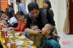 Ấm áp bữa cơm cuối năm ở Làng Trẻ em mồ côi Hà Tĩnh