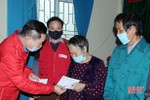 Hội Chữ thập đỏ Hà Tĩnh tặng quà tết cho người nghèo Nghi Xuân