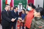 Đoàn ĐBQH và Vietinbank Hà Tĩnh trao 150 suất quà tết cho người nghèo