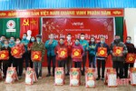 Bưu chính Viettel Hà Tĩnh tặng quà tết cho hộ nghèo, nạn nhân da cam