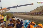 Video: Kinh hoàng vụ xe buýt lao xuống kênh làm 51 người chết ở Ấn Độ