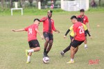 Hồng Lĩnh Hà Tĩnh giao hữu với Sông Lam Nghệ An trong lúc chờ V.League trở lại