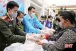 Cắt tóc, phát cháo miễn phí cho bệnh nhân nghèo Hương Sơn