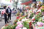 Thị trường quà tặng 8/3 ở Hà Tĩnh: Hoa tươi giá cao làm khó người bán