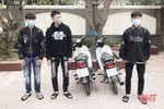 Triệu tập 3 thanh niên bốc đầu, nẹt pô xe máy ở quảng trường TP Hà Tĩnh