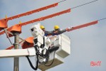 Điện lực Hà Tĩnh lần đầu sửa chữa lưới điện 22 kV đang mang điện