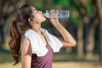 5 lợi ích khi uống đủ 8 ly nước một ngày