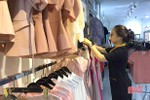 Vào hè, các shop thời trang ở TP Hà Tĩnh tăng kích cầu “vực dậy” doanh số
