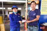 Nhân viên cửa hàng xăng dầu ở Hà Tĩnh trả lại hơn 22 triệu đồng cho người đánh rơi