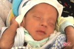 Hà Tĩnh: Bé trai sơ sinh bị bỏ rơi được chăm sóc tại trạm y tế xã