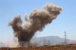 Một loạt vụ nổ làm rung chuyển thủ đô Sanaa của Yemen
