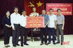 Cộng đồng người Việt ở nước ngoài hỗ trợ người dân vùng lũ Hà Tĩnh 300 triệu đồng
