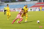 Hồng Lĩnh Hà Tĩnh lội ngược dòng trước Nam Định trong trận cầu 5 bàn thắng