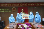 TP Hà Tĩnh tặng trang thiết bị y tế giúp huyện Pặc Xăn phòng chống dịch Covid-19
