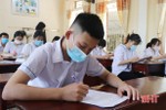 Học sinh khối 9 và 12 ở Hà Tĩnh nghiêm túc phòng dịch, tăng tốc ôn thi