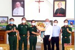 Tư lệnh Quân khu 4 chúc mừng Giám quản Tông tòa Giáo phận Hà Tĩnh