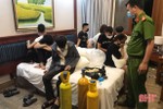 Hà Tĩnh: 8 thanh niên thuê phòng hút “bóng cười”, chủ khách sạn bị xử phạt