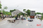 Hà Tĩnh: Tai nạn liên hoàn, một phụ nữ văng vào container tử vong