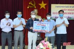 Công ty CP Cảng quốc tế Lào - Việt hỗ trợ 200 triệu đồng mua vắc-xin phòng Covid-19