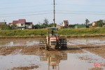 Nông dân Hà Tĩnh đẩy nhanh tiến độ sản xuất hè thu