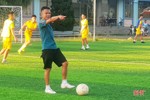“Ngôi sao" bóng đá một thời trở lại sân cỏ đào tạo cầu thủ trẻ Hà Tĩnh