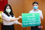 Vietcombank tặng Hà Tĩnh 125.000 khẩu trang phòng chống dịch