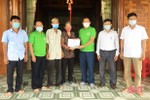 Đôi vợ chồng già ở xã biên giới Hà Tĩnh ủng hộ 5 triệu đồng chống dịch Covid-19