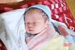 Em bé chào đời giữa vùng dịch Tân Lâm Hương