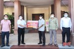 Agribank huyện Thạch Hà - Hà Tĩnh II ủng hộ 2 xã Thạch Long, Thạch Sơn 30 triệu đồng