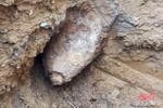 Phát hiện bom khi đào đất vườn ở Hương Sơn