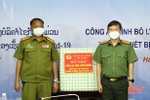 Trao tặng trang thiết bị y tế cho công an 2 tỉnh nước bạn Lào